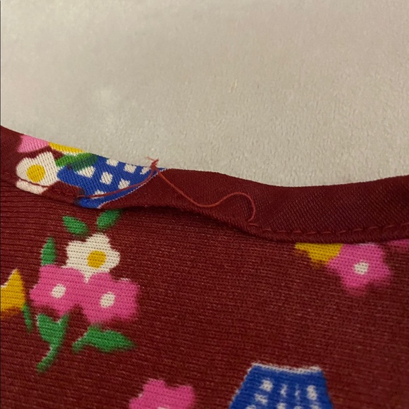 SOLD Vintage 70s Burgundy Nylon Flower Basket Novelty Print Wrap Style Crop Top - Picture 8 of 9